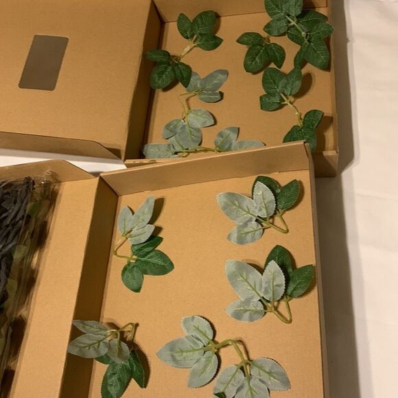 Two boxes of 25 black foam roses w/stems (total 50) - Picture 5 of 6